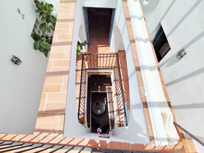 Image No.43-6 Bed Townhouse for sale