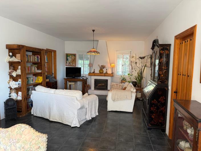 Image No.32-Country House for sale