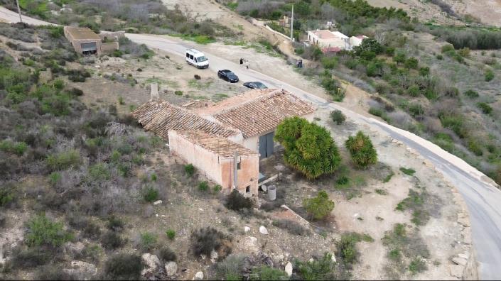 Image No.19-3 Bed Farmhouse for sale