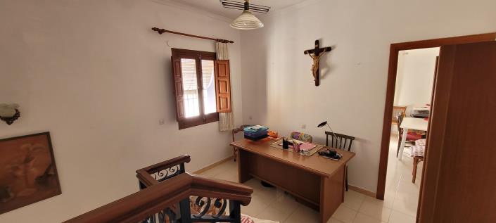 Image No.8-5 Bed Townhouse for sale