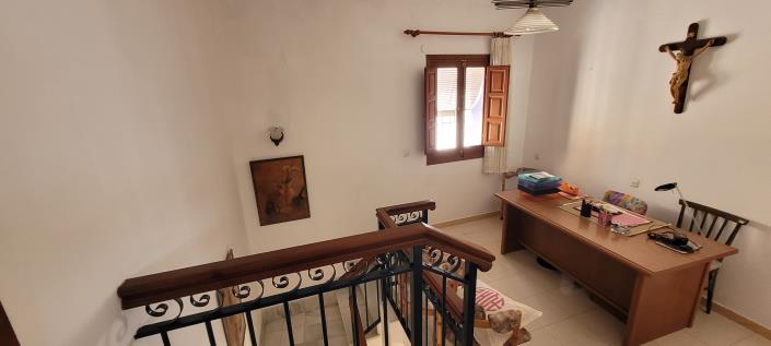 Image No.9-5 Bed Townhouse for sale