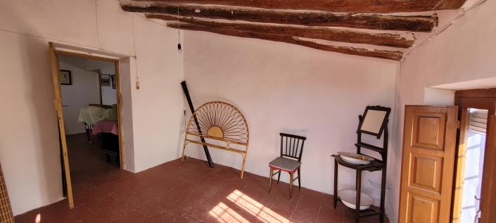 Image No.18-5 Bed Townhouse for sale