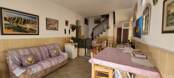 Image No.24-5 Bed Townhouse for sale