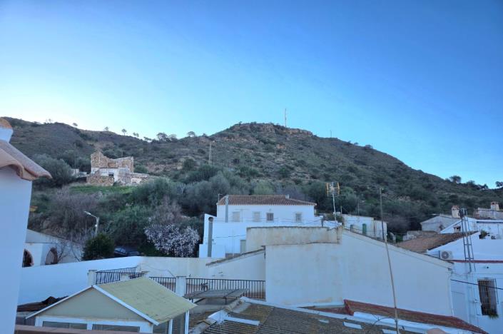 Image No.17-2 Bed House for sale