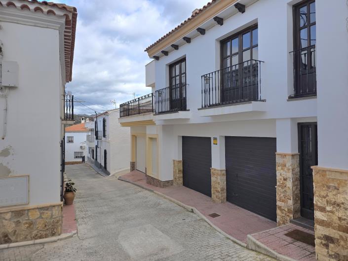 Image No.3-2 Bed House for sale