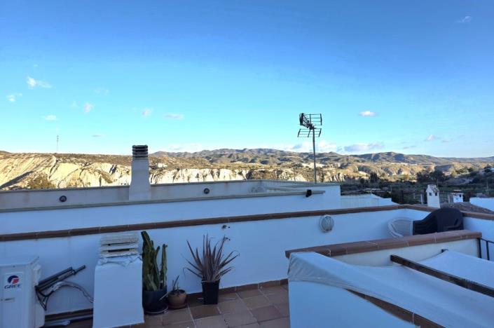 Image No.25-2 Bed House for sale