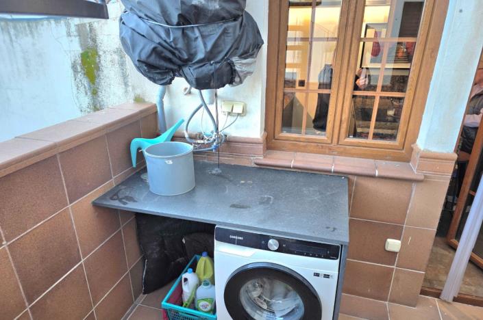 Image No.30-2 Bed House for sale