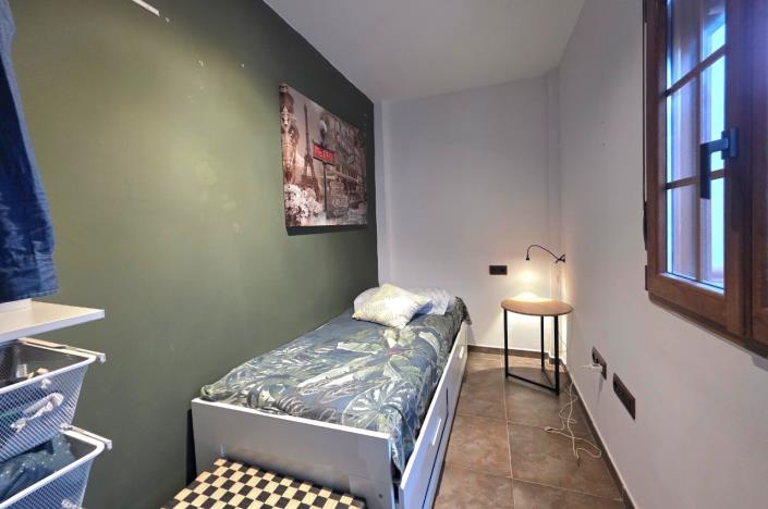 Image No.20-2 Bed House for sale