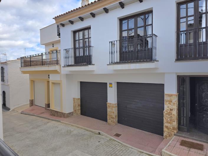 Image No.2-2 Bed Townhouse for sale