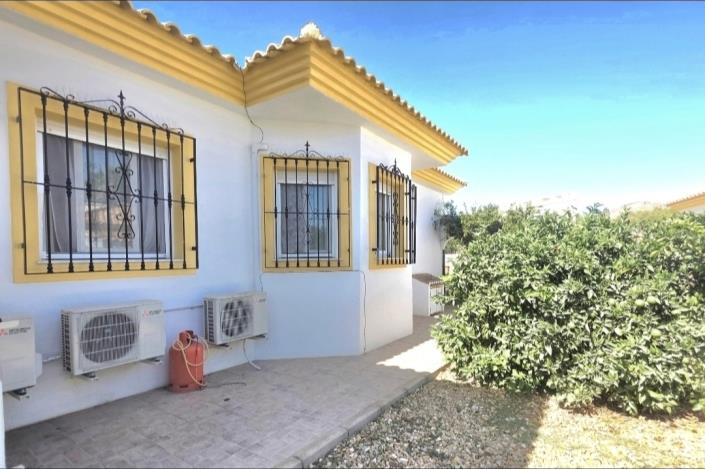 Image No.10-3 Bed Villa / Detached for sale