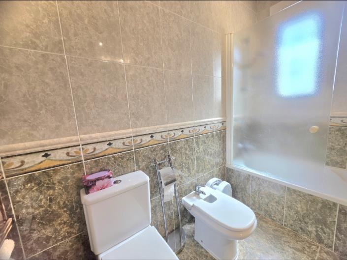Image No.38-3 Bed Villa / Detached for sale