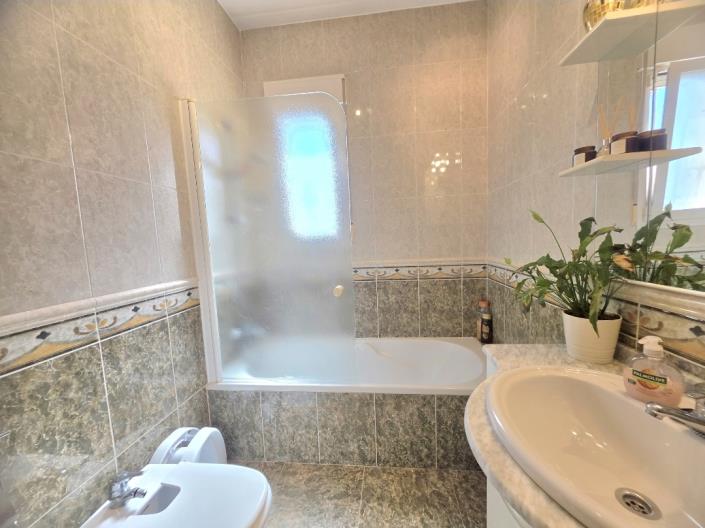 Image No.39-3 Bed Villa / Detached for sale