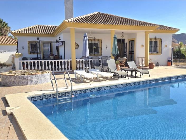 Image No.4-3 Bed Villa / Detached for sale