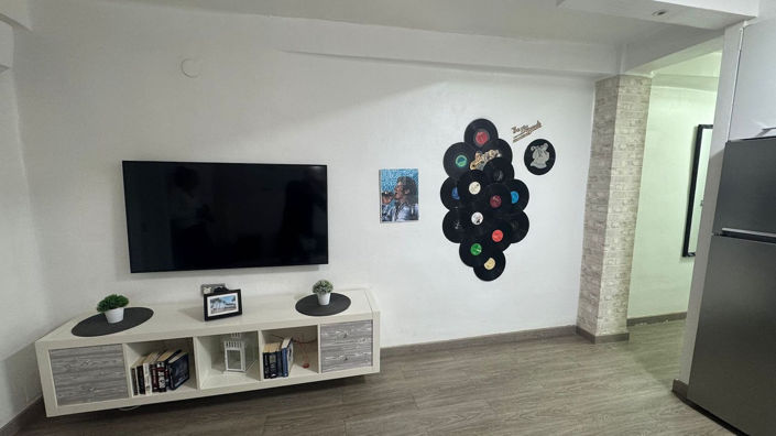 Image No.10-1 Bed Property for sale