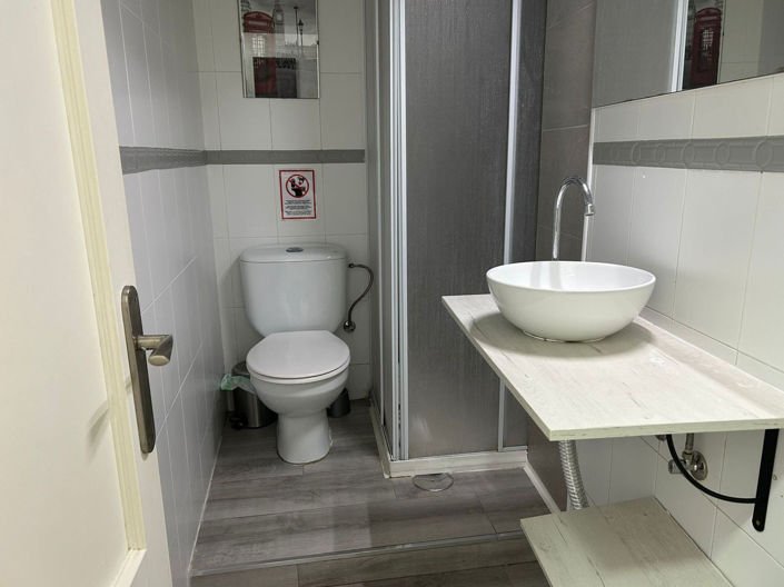 Image No.11-1 Bed Property for sale