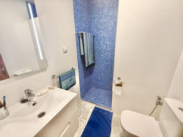 12-53013098fcab6c38b1379cd33298e050