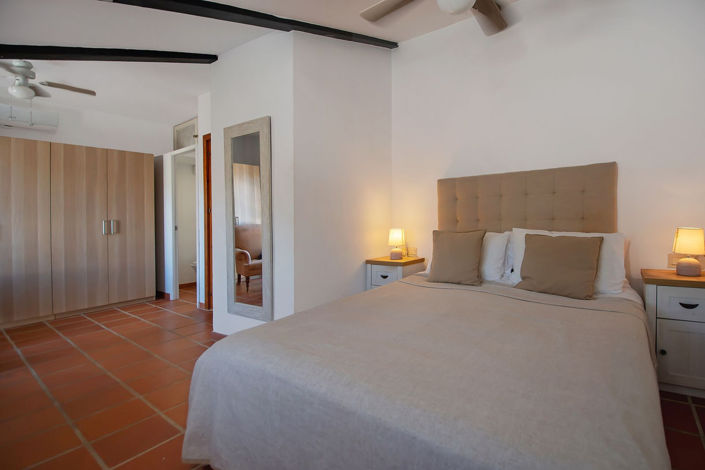 Image No.13-3 Bed Property for sale