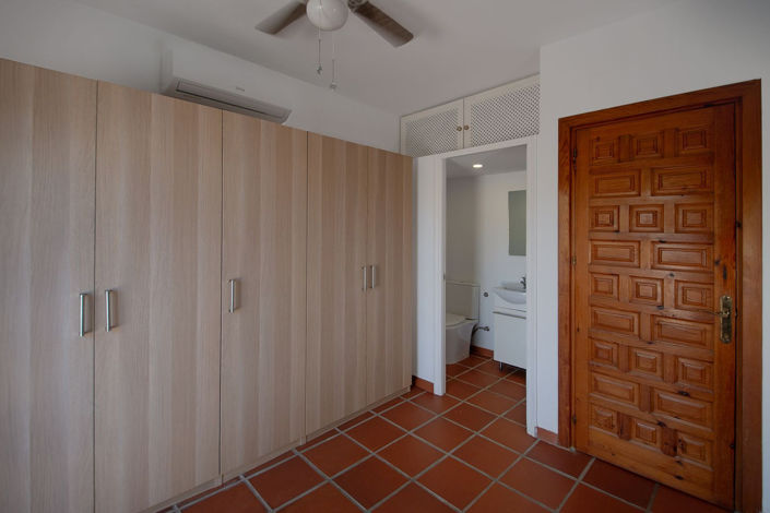 Image No.14-3 Bed Property for sale