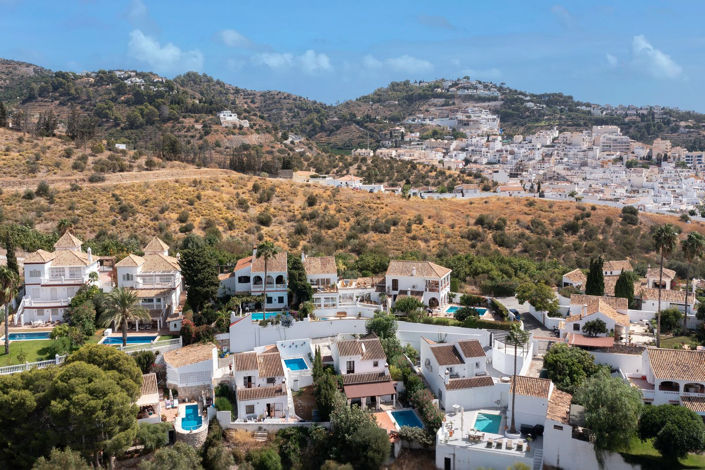 Image No.28-3 Bed Property for sale