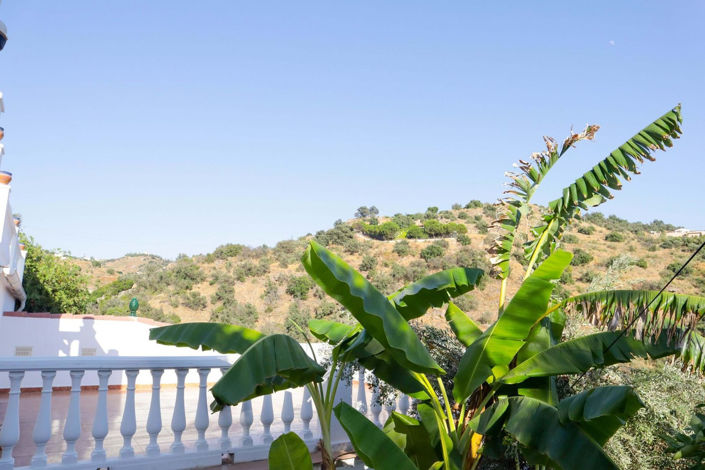 Image No.10-4 Bed Property for sale