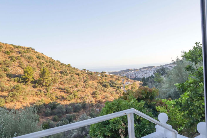 Image No.49-4 Bed Property for sale