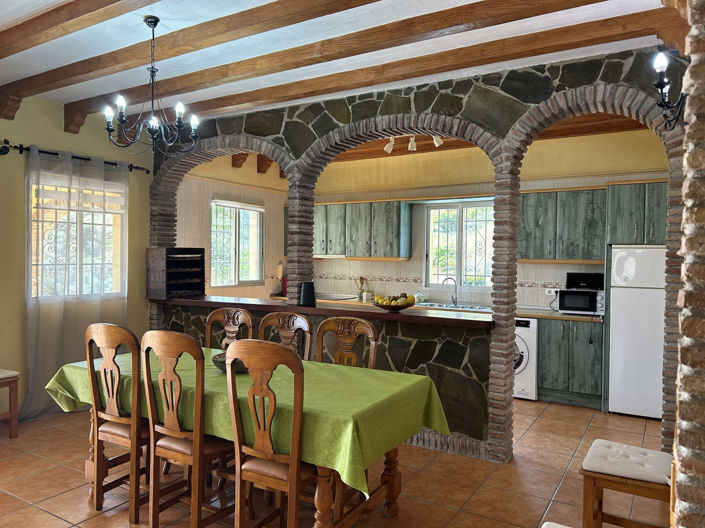 Image No.11-4 Bed Property for sale