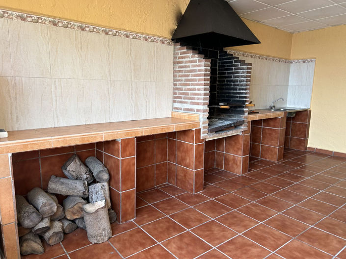 Image No.12-4 Bed Property for sale