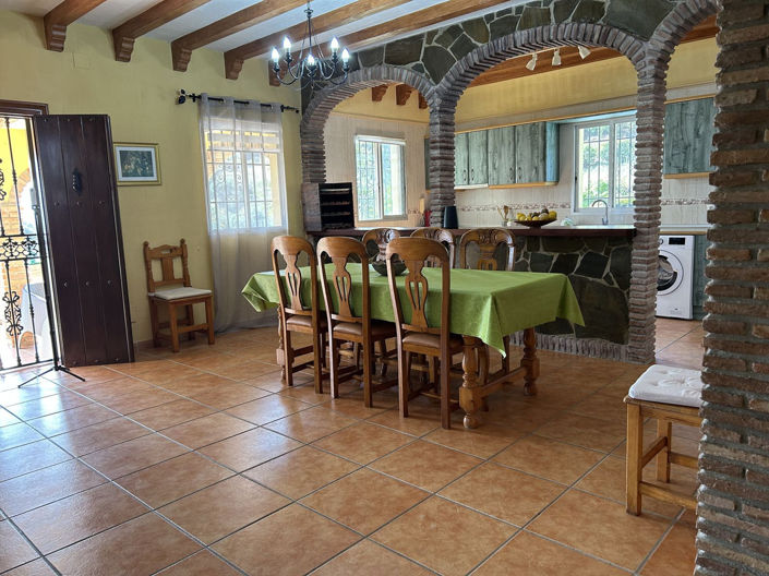 Image No.13-4 Bed Property for sale