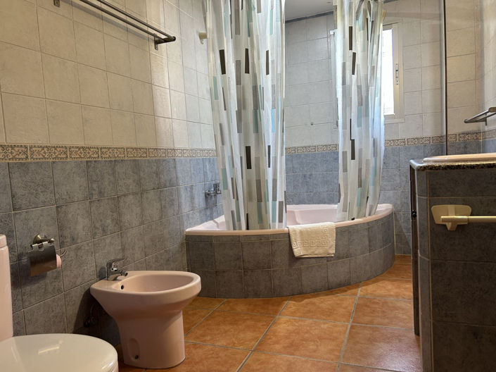 Image No.23-4 Bed Property for sale