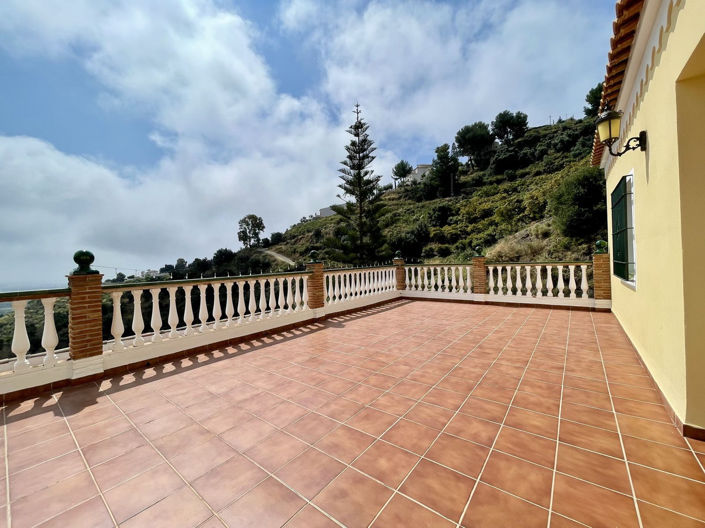 Image No.24-4 Bed Property for sale