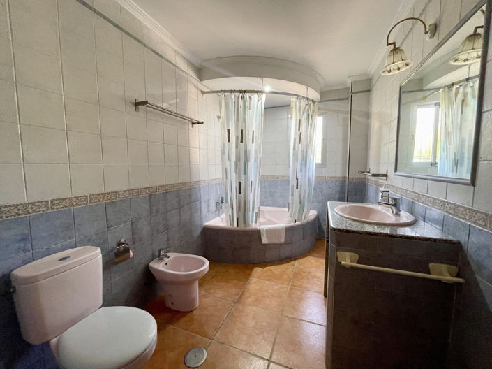 Image No.29-4 Bed Property for sale