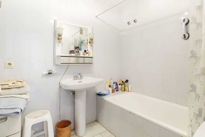 Image No.13-2 Bed Property for sale