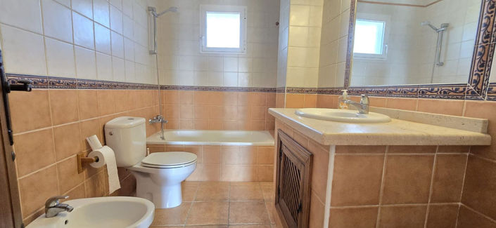 Image No.14-4 Bed Property for sale