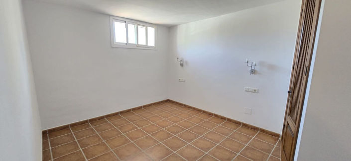 Image No.2-4 Bed Property for sale