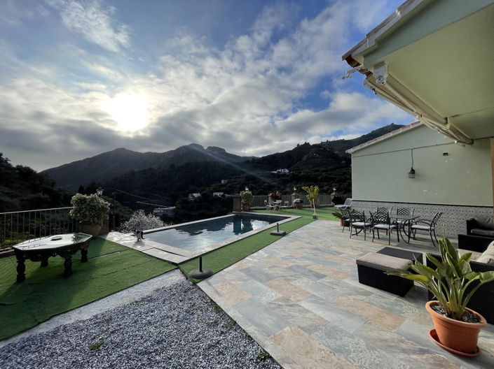 Image No.1-3 Bed Property for sale