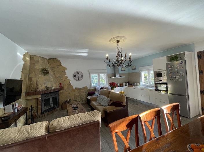 Image No.13-3 Bed Property for sale