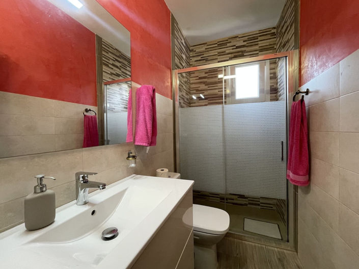 Image No.17-3 Bed Property for sale