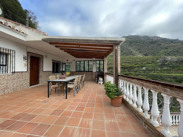 Image No.2-4 Bed Property for sale