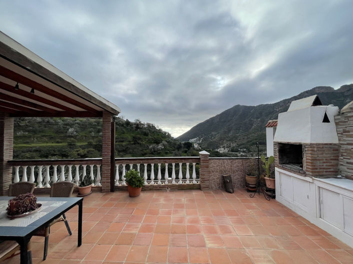 Image No.3-4 Bed Property for sale