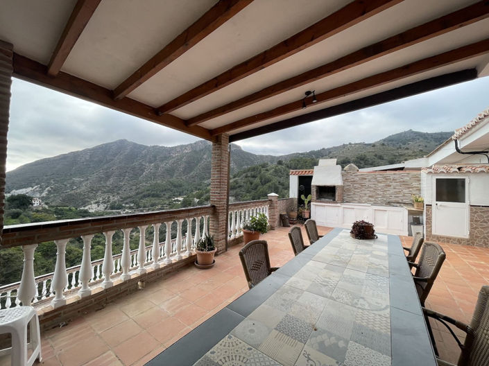 Image No.4-4 Bed Property for sale