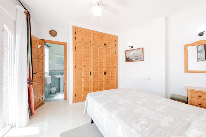 Image No.10-5 Bed Property for sale