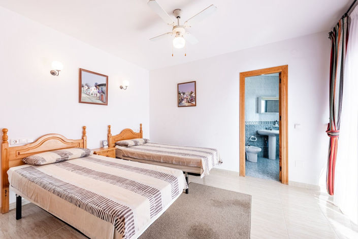 Image No.11-5 Bed Property for sale