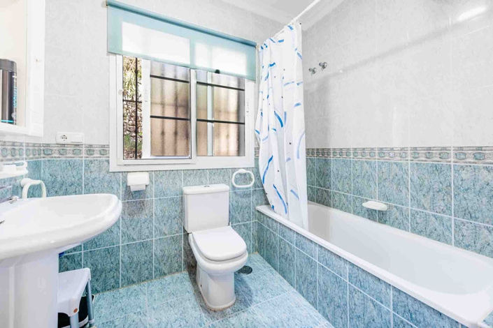 Image No.12-5 Bed Property for sale