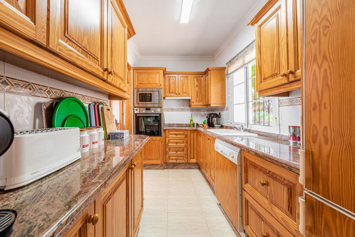 Image No.6-5 Bed Property for sale