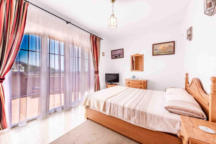 Image No.7-5 Bed Property for sale