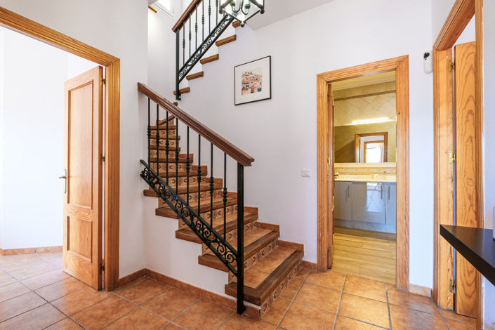 Image No.16-3 Bed Property for sale