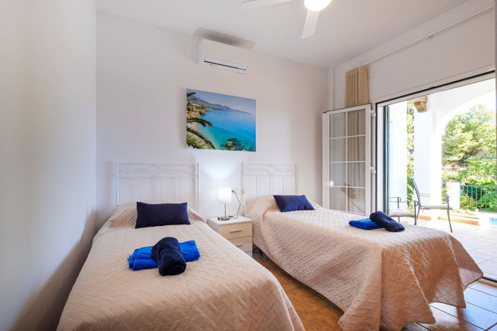 Image No.17-3 Bed Property for sale