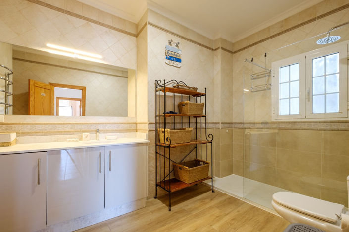 Image No.18-3 Bed Property for sale