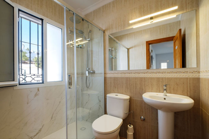 Image No.7-3 Bed Property for sale