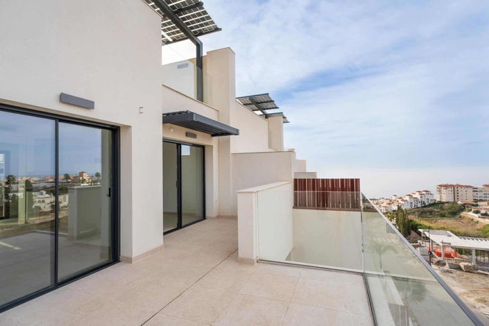 Image No.6-3 Bed Property for sale